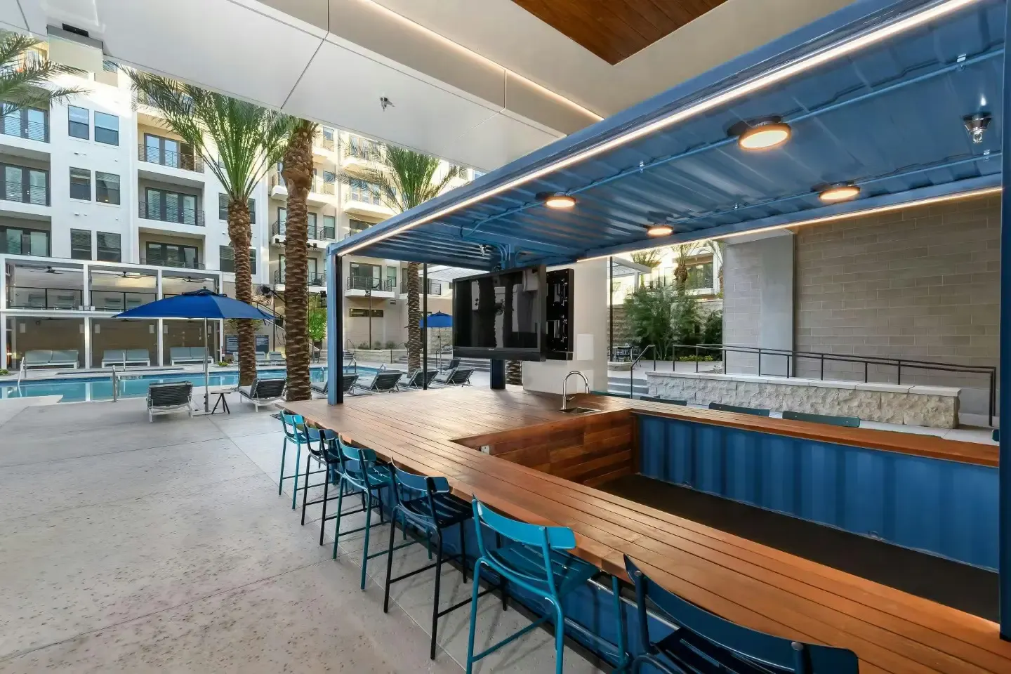 Poolside Bar Seating at Auric Symphony Park