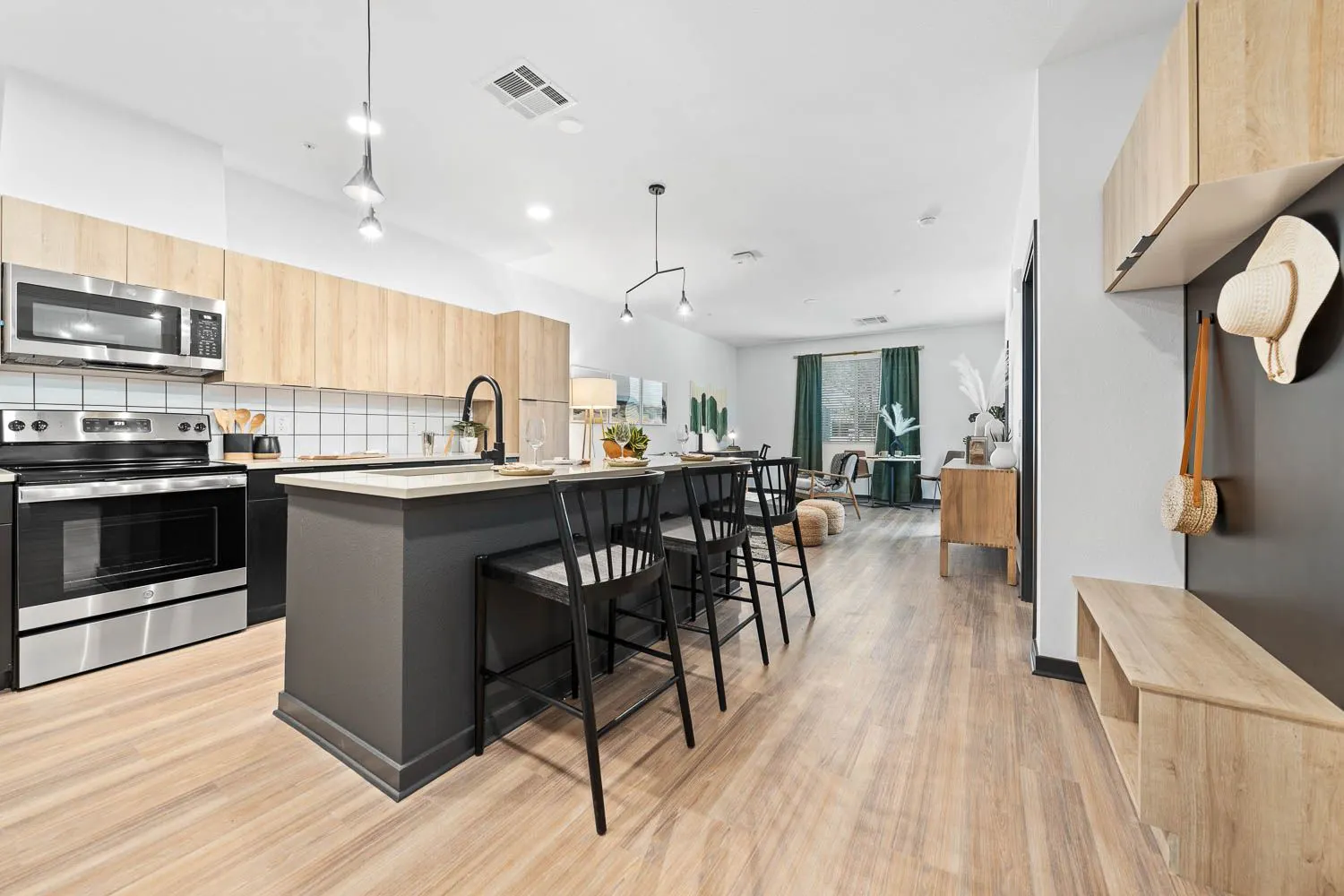 Luxury Apartment Homes | Banyan on Washington in Phoenix, AZ - Inspired Gourmet Kitchen