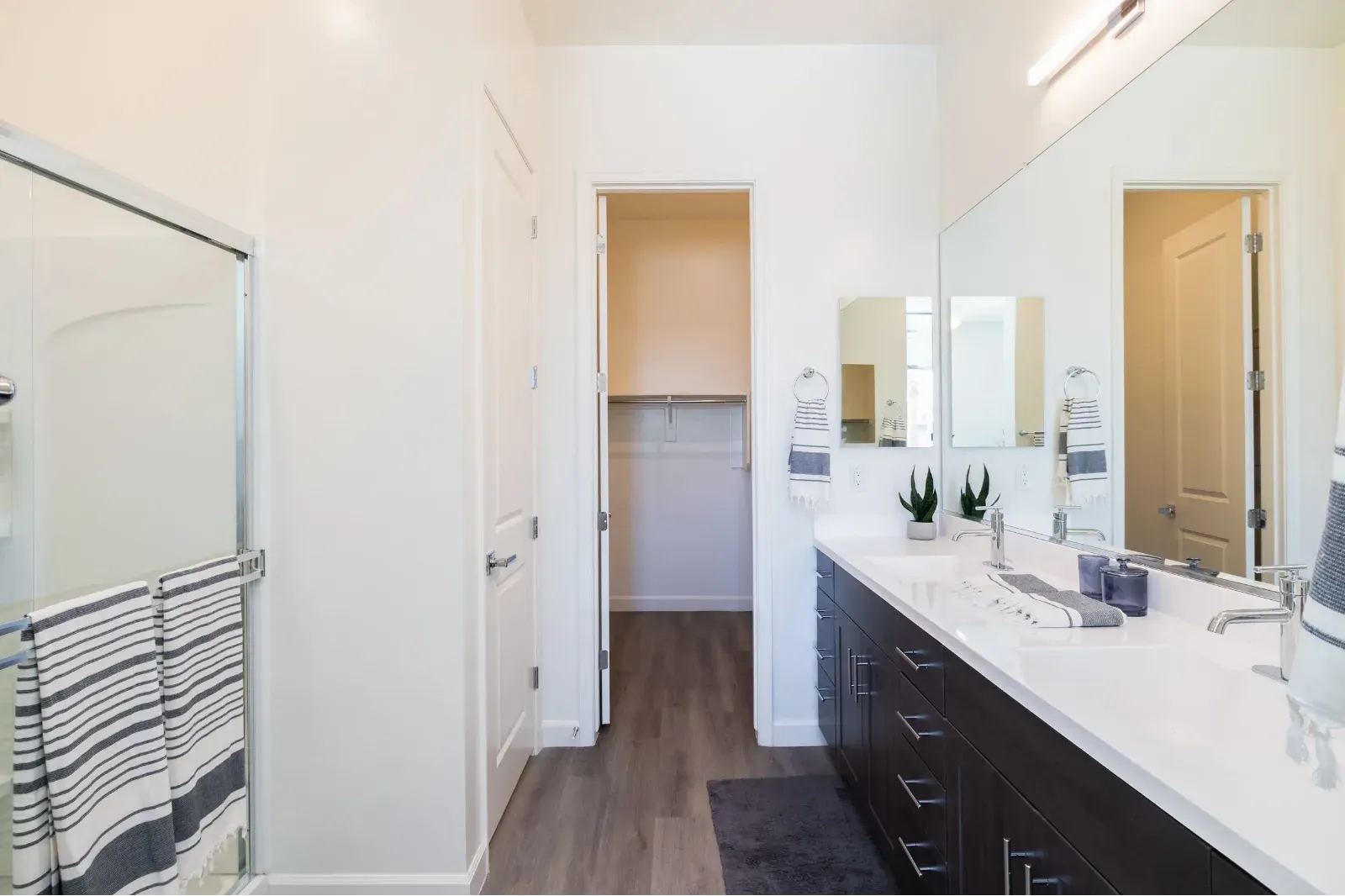  Bella Encanta modern bathroom