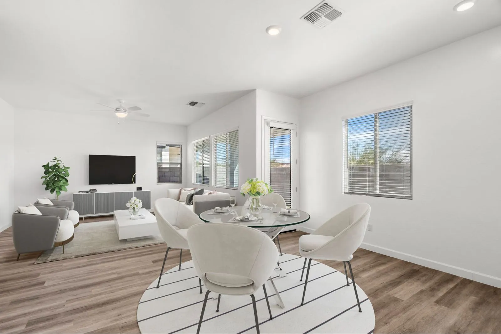 Bella Encanta living and dining area