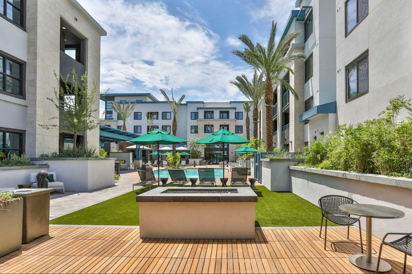 Luxury Apartment Homes Lakeside Drive in Tempe, AZ