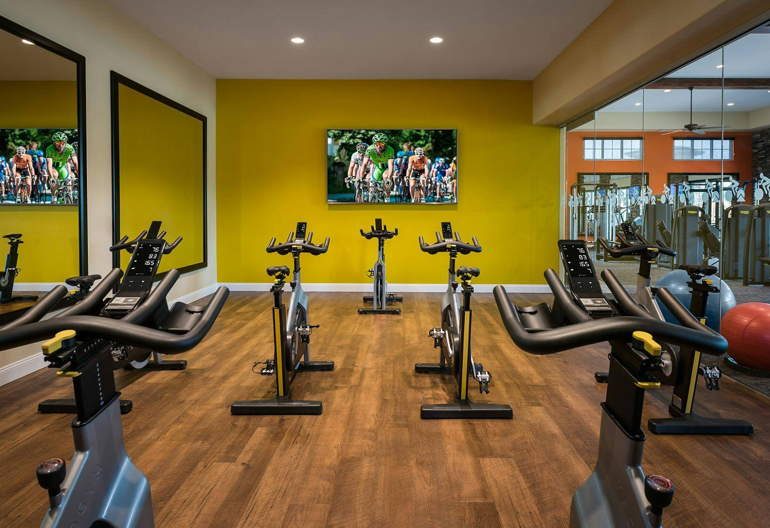 Luxury Apartment Homes San Valencia in Chandler, AZ